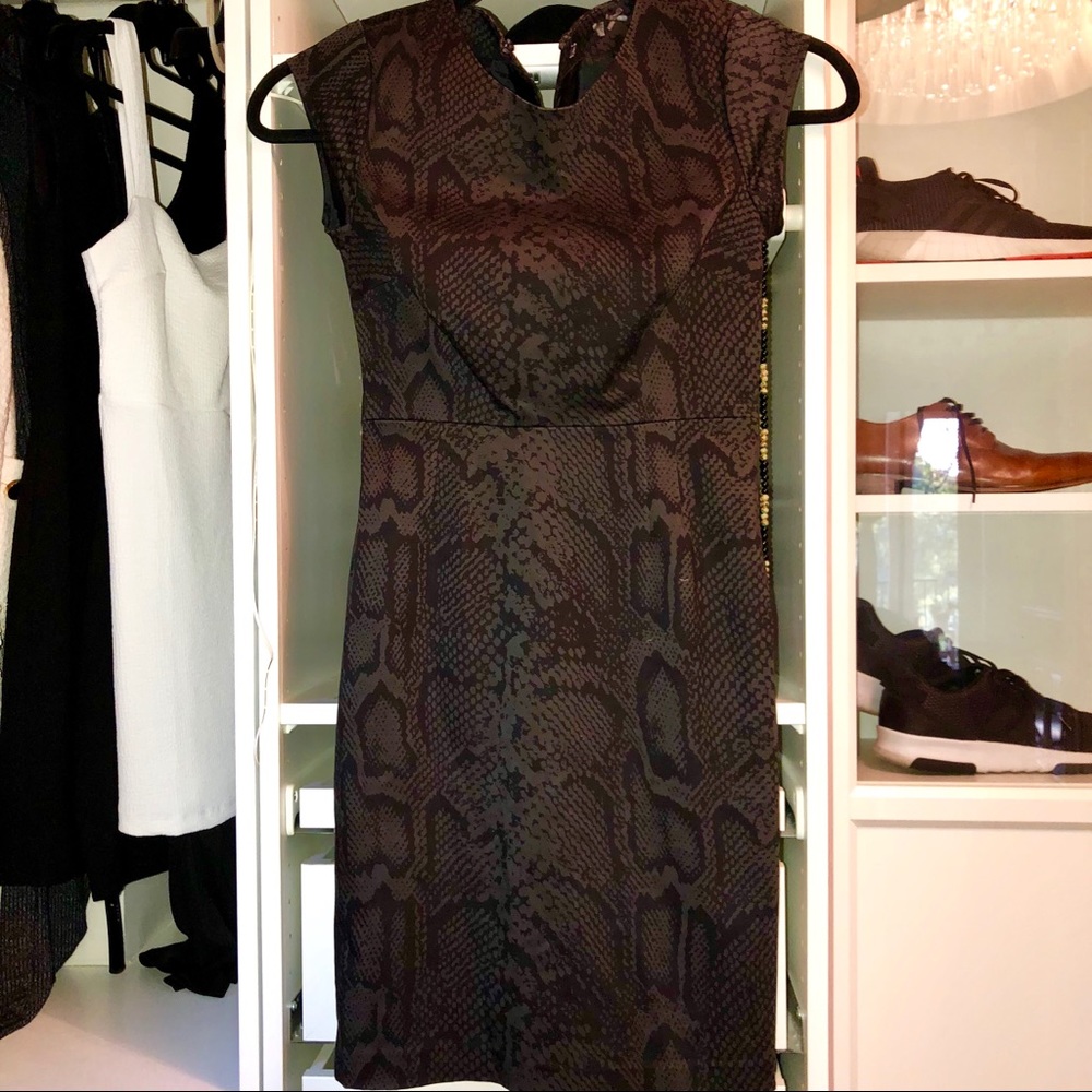 Party dress with beautiful snake skin print. - Picture 1 of 3